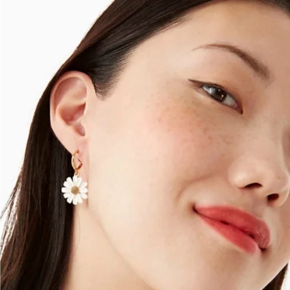 KATE SPADE Off We Go Daisy Huggies - Picture 3 of 5